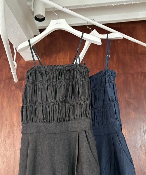Amiur(エミレ)の「shirring denim all in one / シャリーングデニムオールインワン(サロペット/オーバーオール・レディース・インディゴブルー/ブラック・FREE)」の3枚目の写真