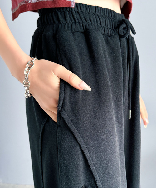 classicalelf（クラシカルエルフ）の「個性派の1本。ヴィンテージ＆ダメージ加工ワイドシルエット裏毛スウェットパンツ（スウェットパンツ・レディース・ブラック/グレー・LARGE/MEDIUM/SMALL/X-LARGE）」の20枚目の写真