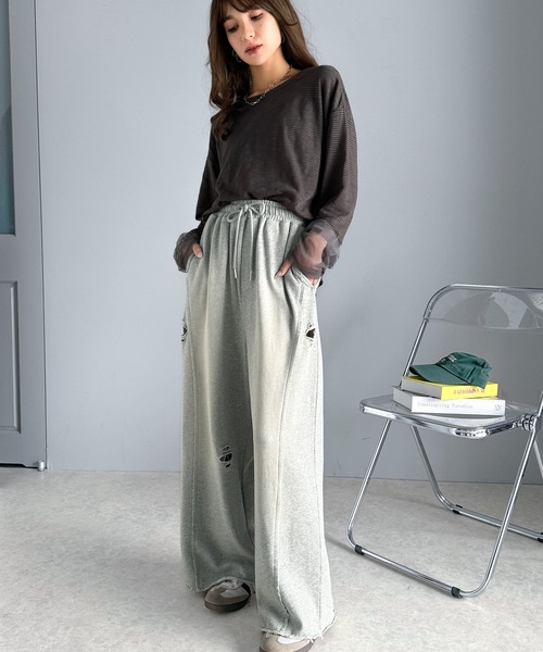 classicalelf（クラシカルエルフ）の「個性派の1本。ヴィンテージ＆ダメージ加工ワイドシルエット裏毛スウェットパンツ（スウェットパンツ・レディース・ブラック/グレー・LARGE/MEDIUM/SMALL/X-LARGE）」の4枚目の写真