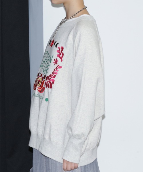 GENE HEAVENS（ジーンヘブンズ）の「(GENE HEAVENS)フラワーエンブロイダリー ラグランスリーブ スウェット（スウェット・レディース・グレー/ホワイト系その他・FREE）」の3枚目の写真