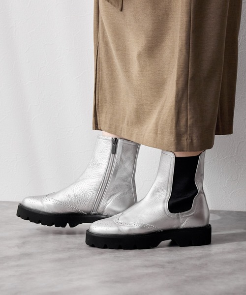HIMIKO（ヒミコ）の「【Made in Japan】【撥水】メダリオンサイドゴアトラックソールブーツ/641408（ブーツ・レディース・グレー/ブラック/シルバー・24.5cm/23.5cm/24.0cm/23.0cm/22.5cm/25.5cm/25.0cm/22.0cm/21.5cm/26.0cm/26.5cm）」の16枚目の写真
