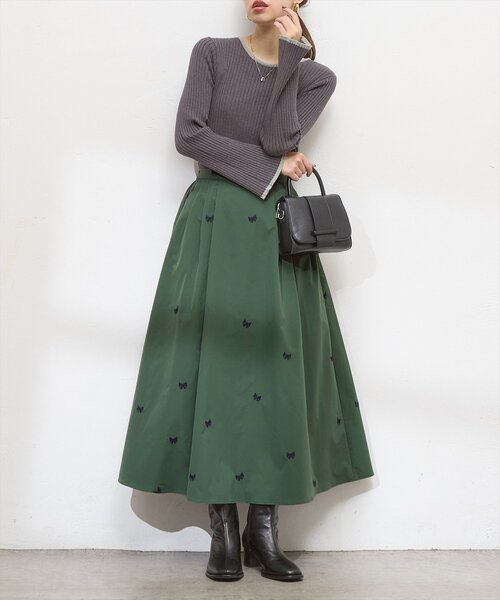 natural couture(ナチュラルクチュール)の「リボン刺繍タックフレアスカート(スカート・レディース・ブラック/アイボリー/グリーン・FREE)」の2枚目の写真