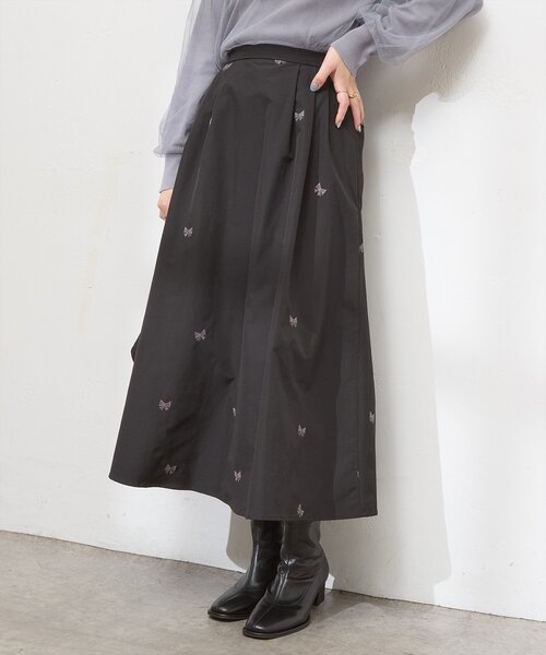 natural couture(ナチュラルクチュール)の「リボン刺繍タックフレアスカート(スカート・レディース・ブラック/アイボリー/グリーン・FREE)」の10枚目の写真