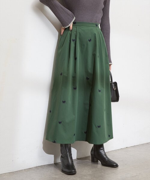natural couture(ナチュラルクチュール)の「リボン刺繍タックフレアスカート(スカート・レディース・ブラック/アイボリー/グリーン・FREE)」の16枚目の写真