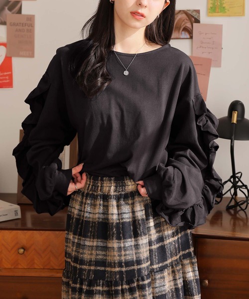 Girly Doll(ガーリードール)の「ボリュームフリルカットソー(Tシャツ/カットソー・レディース・オフホワイト/チャコール・F)」の4枚目の写真