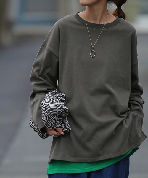 HUG.U（ハグユー）の「桃生地。オーバーロンT（Tシャツ/カットソー・レディース・ダークグレー/ホワイト/モスグリーン/コーラルピンク/チョコ/ブラック・FREE）」の3枚目の写真