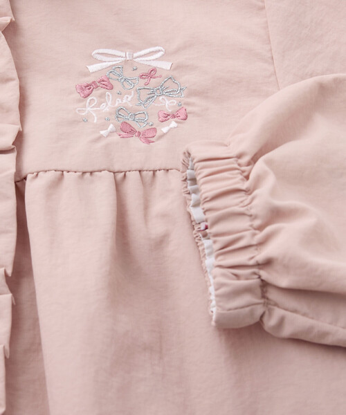 SLAP SLIP（スラップスリップ）の「無地ケーキ総柄リボン刺しゅうフリル付きリバーシブルジャケット(80~130cm)（ブルゾン・キッズ・ベージュ/ピンク・110cm/90cm/130cm/120cm/100cm/80ｃｍ）」の8枚目の写真