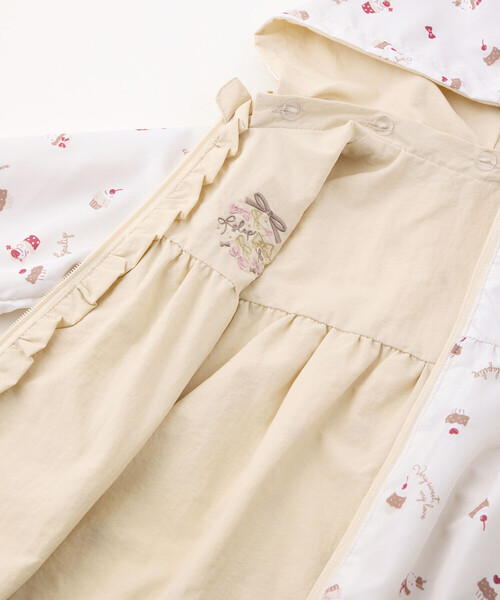 SLAP SLIP（スラップスリップ）の「無地ケーキ総柄リボン刺しゅうフリル付きリバーシブルジャケット(80~130cm)（ブルゾン・キッズ・ベージュ/ピンク・110cm/90cm/130cm/120cm/100cm/80ｃｍ）」の21枚目の写真
