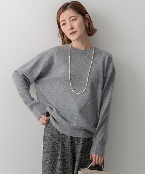 23区(ニジュウサンク)の「【Oggi2月号掲載/洗える】ピュアカシミヤ クルーネック ニット(ニット/セーター・レディース・こしょう色系/グレー系/ベージュ系1/ターコイズブルー系/ブラック系/ベージュ系/オレンジ系/グレー系1・32)」の3枚目の写真