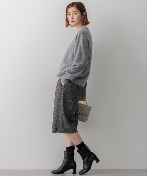 23区(ニジュウサンク)の「【Oggi2月号掲載/洗える】ピュアカシミヤ クルーネック ニット(ニット/セーター・レディース・こしょう色系/グレー系/ベージュ系1/ターコイズブルー系/ブラック系/ベージュ系/オレンジ系/グレー系1・32)」の14枚目の写真