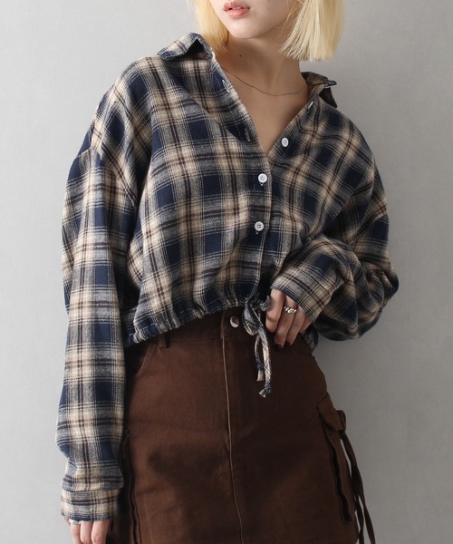 SpRay(スプレイ)の「ビエラチェックドロストクロップドシャツ(シャツ/ブラウス・レディース・ネイビー/ワイン/マスタード/グレー/ブラウン・FREE)」の4枚目の写真