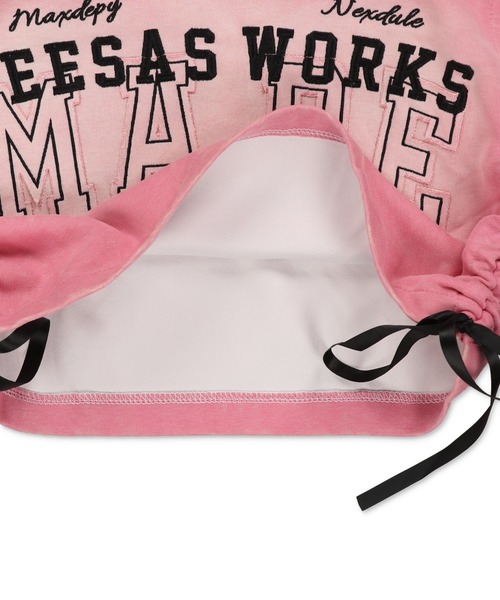 SPINNS（スピンズ）の「サイドリボン スプレーロゴショート丈パーカー（パーカー・レディース・ブラック/ピンク・ONESIZE）」の6枚目の写真