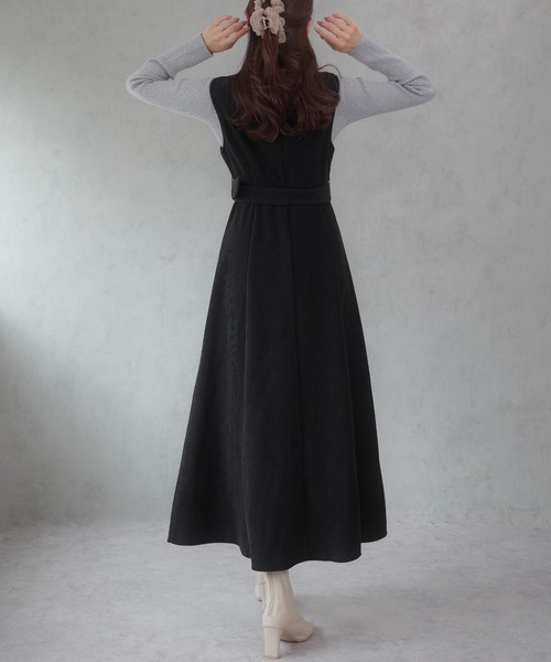 JUNOAH（ジュノア）の「ベルト付き裏起毛リブジャンパースカート（ジャンパースカート・レディース・チャコール/グレイッシュベージュ/ブラック・LARGE/MEDIUM/X-LARGE）」の7枚目の写真