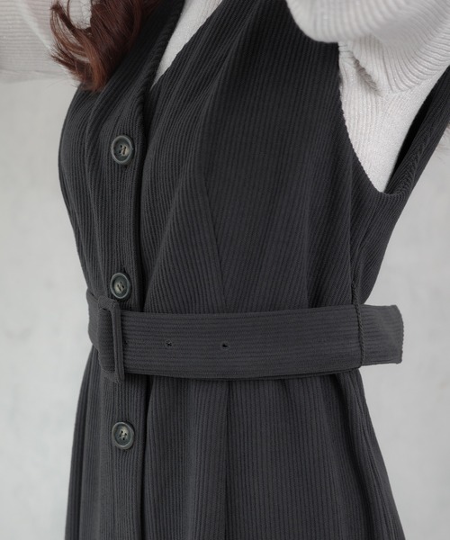JUNOAH（ジュノア）の「ベルト付き裏起毛リブジャンパースカート（ジャンパースカート・レディース・チャコール/グレイッシュベージュ/ブラック・LARGE/MEDIUM/X-LARGE）」の13枚目の写真