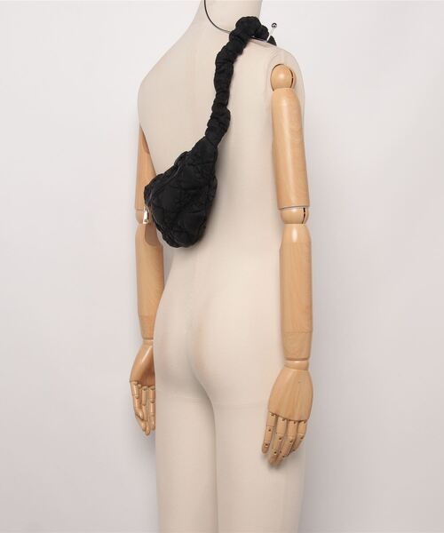 RUBY AND YOU（ルビーアンドユー）の「［select］キルティングボディバッグ（ボディバッグ/ウエストポーチ・レディース・ブラック・FREE）」の2枚目の写真