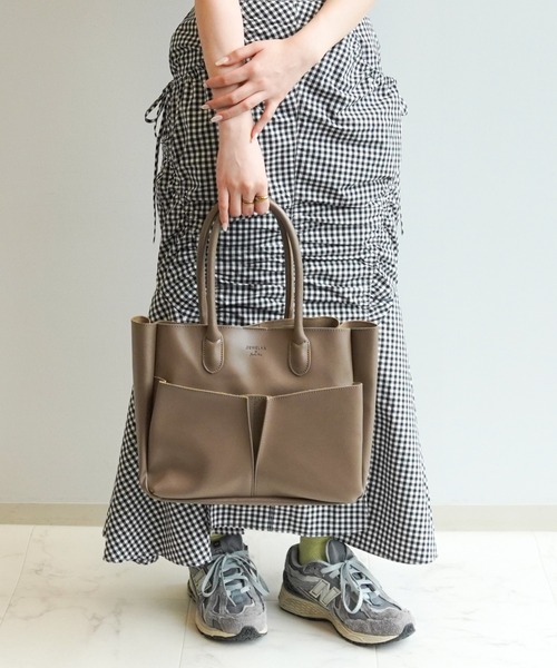 Jewelna Rose（ジュエルナローズ）の「JEWELNA by Jewelna Rose 前ポケットトート 11834（ハンドバッグ・レディース・ネイビー/ブラック/グレイッシュベージュ・FREE）」の7枚目の写真
