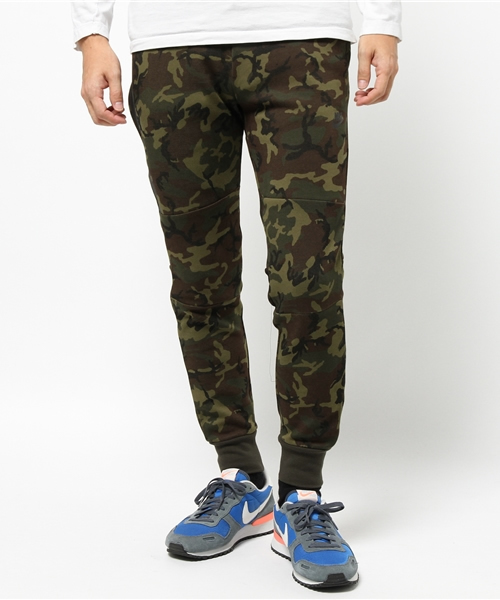 NIKE SPORTSWEAR(ナイキスポーツウェアー)の「NIKE: 『TEC FLEECE』 カモフラージュ パンツ(その他パンツ・メンズ・オリーブ・LARGE/X-LARGE/SMALL/MEDIUM)」の1枚目の写真