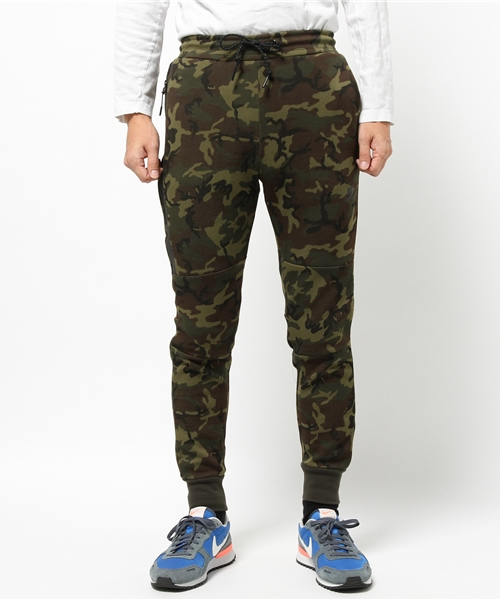 NIKE SPORTSWEAR(ナイキスポーツウェアー)の「NIKE: 『TEC FLEECE』 カモフラージュ パンツ(その他パンツ・メンズ・オリーブ・LARGE/X-LARGE/SMALL/MEDIUM)」の3枚目の写真