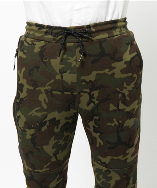 NIKE SPORTSWEAR(ナイキスポーツウェアー)の「NIKE: 『TEC FLEECE』 カモフラージュ パンツ(その他パンツ・メンズ・オリーブ・LARGE/X-LARGE/SMALL/MEDIUM)」の4枚目の写真