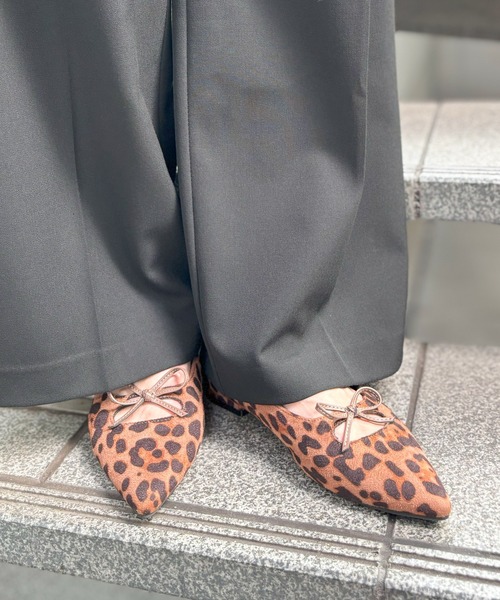 attagirl(アタガール)の「ダブルリボンフラットシューズ(パンプス・レディース・ブラック/アイボリー/シルバー/ベージュ系その他/ブラウン系その他/ブラック系その他/レオパード/ブラック系その他2/ホワイト系その他/ブルー系その他・25.5cm/25.0cm/24.5cm/24.0cm/23.5cm/23.0cm/22.5cm/22.0cm)」の10枚目の写真