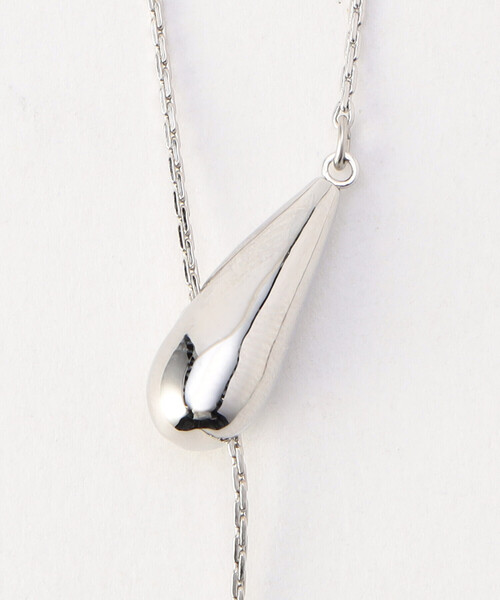 K.T KIYOKO TAKASE（キヨコタカセ）の「しずく型スライドフェイクパールネックレス（ネックレス・レディース・ホワイト×シルバー・FREE）」の2枚目の写真