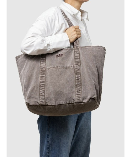GAP(ギャップ)の「GAPロゴ トートバッグ(トートバッグ・レディース・ベージュ/コーラル/イエロー/ブルー/ブラウン/ワイン/グリーン/ブラック/ピンク/ネイビー・ONE SIZE)」の3枚目の写真