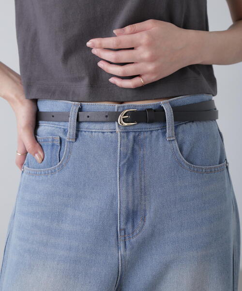 FREE'S MART（フリーズマート）の「◆変形バックル細ベルト（ベルト・レディース・ブラック/グレー・ﾌﾘ-）」の2枚目の写真