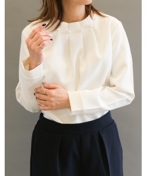 aquagarage（アクアガレージ）の「パールネックブラウス（シャツ/ブラウス・レディース・ブラック/ネイビー/グレイッシュベージュ/ベージュ/ホワイト/ピンク・S/M/L/LL/3L）」の8枚目の写真