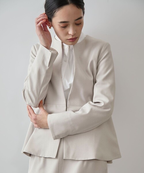 VIS（ビス）の「【美easy】【洗える/防シワ/UVケア】コンフォートツイルペプラムノーカラージャケット【WEB限定】（ノーカラージャケット・レディース・ベージュ系その他/ネイビー・M/S）」の12枚目の写真