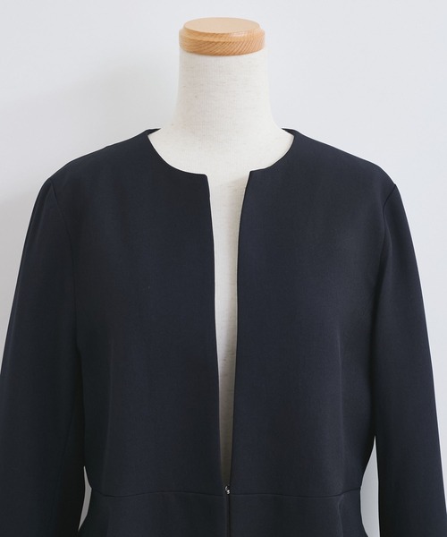 VIS（ビス）の「【美easy】【洗える/防シワ/UVケア】コンフォートツイルペプラムノーカラージャケット【WEB限定】（ノーカラージャケット・レディース・ベージュ系その他/ネイビー・M/S）」の20枚目の写真