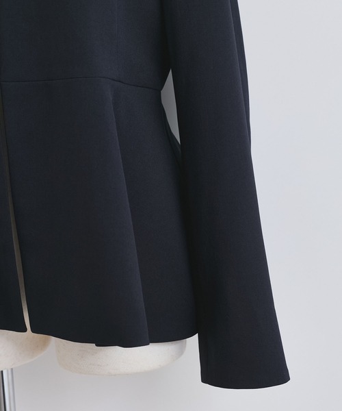 VIS（ビス）の「【美easy】【洗える/防シワ/UVケア】コンフォートツイルペプラムノーカラージャケット【WEB限定】（ノーカラージャケット・レディース・ベージュ系その他/ネイビー・M/S）」の22枚目の写真