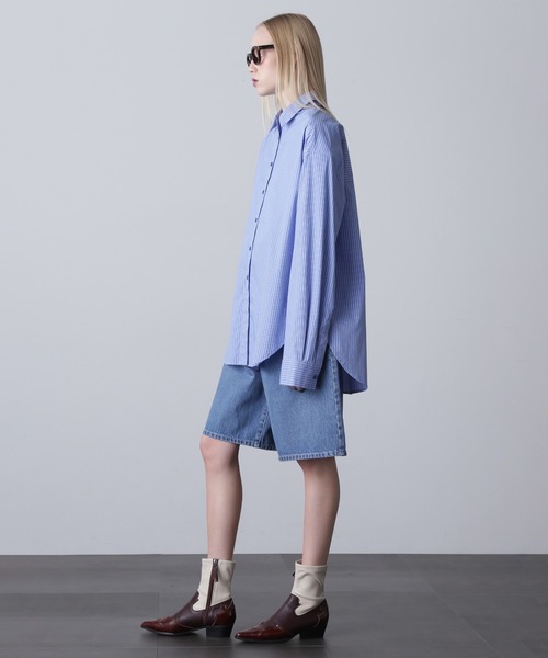 ROSE BUD(ローズバッド)の「(GENE HEAVENS)SHOULDER PAD BIG SHIRT(シャツ/ブラウス・レディース・ブルー/グレー/ホワイト・ONE SIZE)」の11枚目の写真
