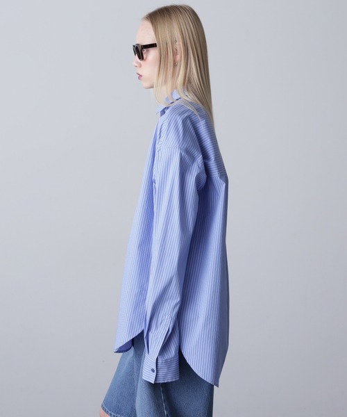 ROSE BUD(ローズバッド)の「(GENE HEAVENS)SHOULDER PAD BIG SHIRT(シャツ/ブラウス・レディース・ブルー/グレー/ホワイト・ONE SIZE)」の13枚目の写真