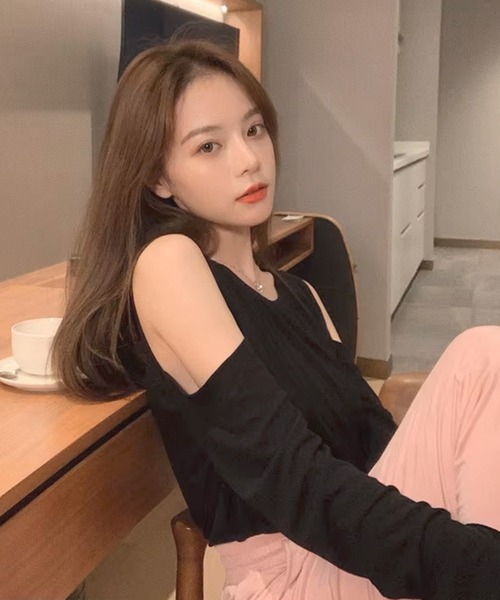 ALTROSE（アルトローズ）の「オープンショルダー トップス 肩出し 肌見せ（Tシャツ/カットソー・レディース・グレー/ブラック/ホワイト・FREE）」の21枚目の写真