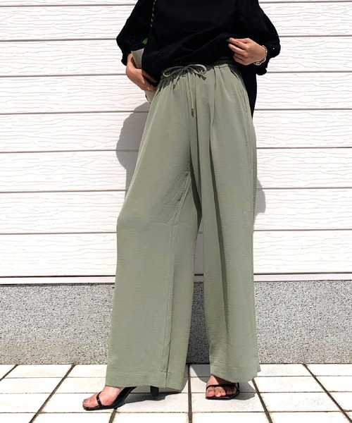Q(キュー)の「麻調リラックスパンツ(その他パンツ・レディース・マスタード/オリーブ/ブラック・MEDIUM)」の2枚目の写真