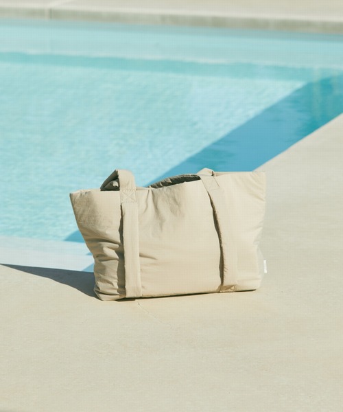 Julier Yoga and Relax（ジュリエヨガアンドリラックス）の「Julier パフィー撥水トートバッグ（トートバッグ・レディース・ブラック/ベージュ/ホワイト・FREE）」の3枚目の写真