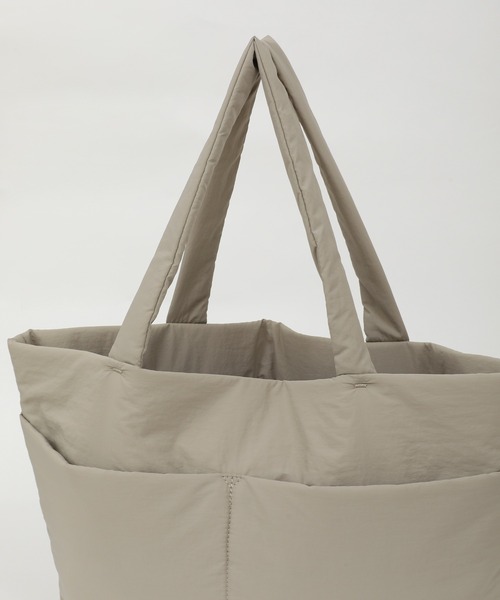 Julier Yoga and Relax（ジュリエヨガアンドリラックス）の「Julier パフィー撥水トートバッグ（トートバッグ・レディース・ブラック/ベージュ/ホワイト・FREE）」の13枚目の写真