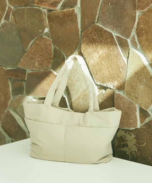 Julier Yoga and Relax（ジュリエヨガアンドリラックス）の「Julier パフィー撥水トートバッグ（トートバッグ・レディース・ブラック/ベージュ/ホワイト・FREE）」の18枚目の写真