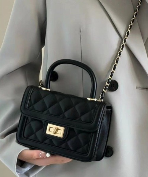 paravion(パラビオン)の「キルティングチェーンバッグ(ショルダーバッグ・レディース・ブラック/ピンク/ホワイト・FREE)」の3枚目の写真