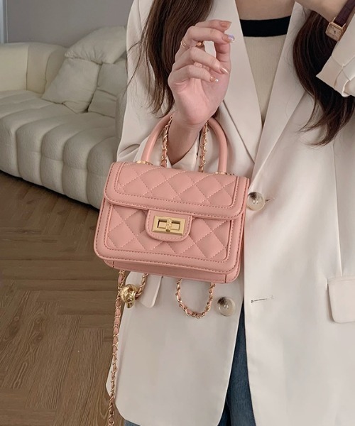 paravion(パラビオン)の「キルティングチェーンバッグ(ショルダーバッグ・レディース・ブラック/ピンク/ホワイト・FREE)」の8枚目の写真