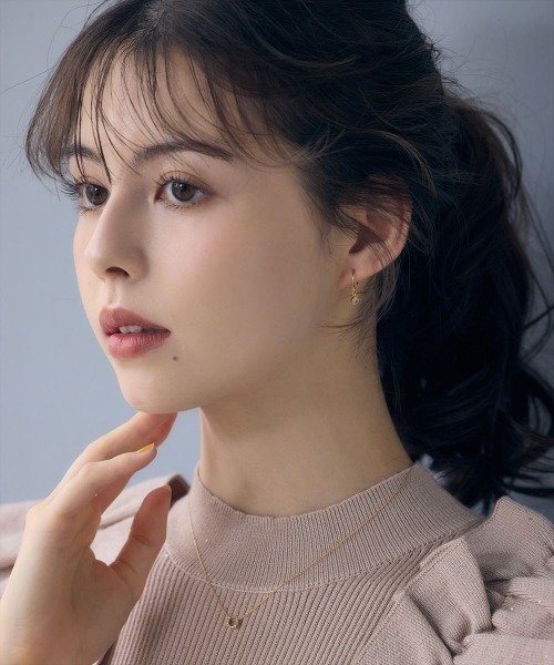 Jolie Toujours(ジョリトゥジュール)の「〈K18GP〉1粒CZフックピアス(ピアス(両耳用)・レディース・ゴールド・FREE)」の2枚目の写真