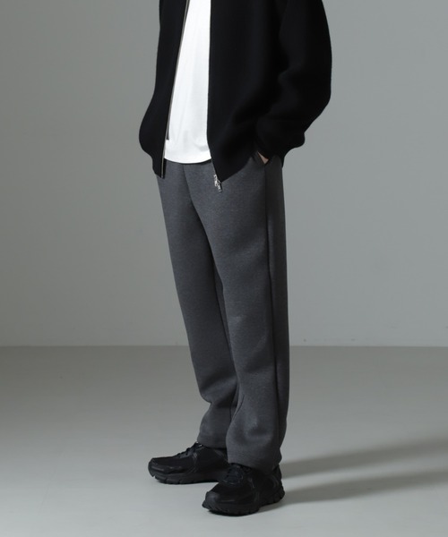 NANO universe（ナノユニバース）の「ボンディングトレーナーパンツ（スウェットパンツ・メンズ・グレー/チャコール・L/M）」の2枚目の写真
