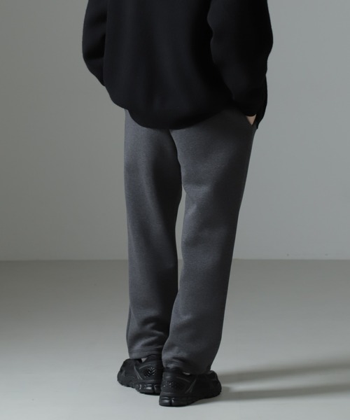 NANO universe（ナノユニバース）の「ボンディングトレーナーパンツ（スウェットパンツ・メンズ・グレー/チャコール・L/M）」の13枚目の写真