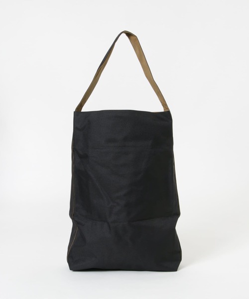 URBAN RESEARCH（アーバンリサーチ）の「Kaan　BUCKET TOTE WP（トートバッグ・メンズ・ブルー系その他/ブラック/イエロー系その他/グリーン系その他/オレンジ/ベージュ系その他/ブラック系その他/ブルー・FREE）」の3枚目の写真