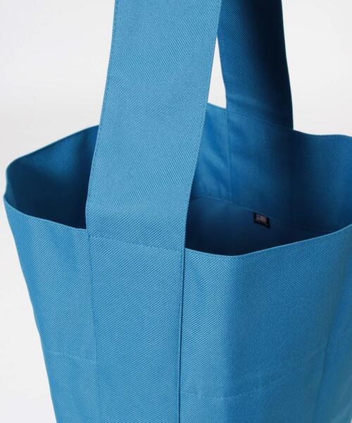 URBAN RESEARCH（アーバンリサーチ）の「Kaan　BUCKET TOTE WP（トートバッグ・メンズ・ブルー系その他/ブラック/イエロー系その他/グリーン系その他/オレンジ/ベージュ系その他/ブラック系その他/ブルー・FREE）」の10枚目の写真