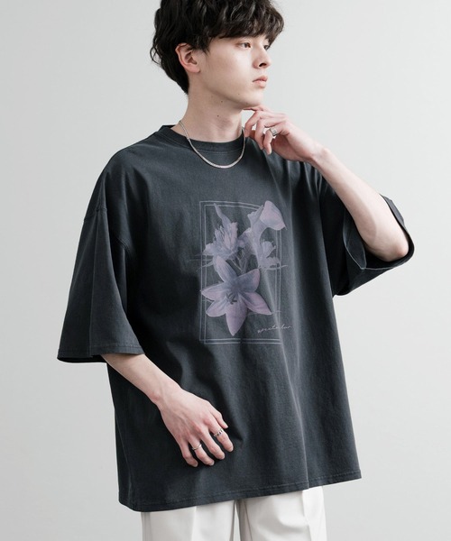 Rocky Monroe(ロッキーモンロー)の「オーバーサイズピグメント花柄プリント半袖Tシャツ(Tシャツ/カットソー・メンズ・チャコール/ブラック系/ブラック系1/ブラック系2/グレー系/グレー系1/グレー系2/ブラック・M/L)」の2枚目の写真