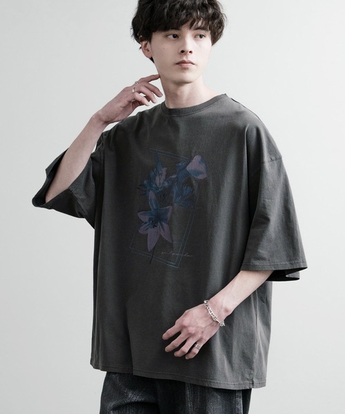 Rocky Monroe(ロッキーモンロー)の「オーバーサイズピグメント花柄プリント半袖Tシャツ(Tシャツ/カットソー・メンズ・チャコール/ブラック系/ブラック系1/ブラック系2/グレー系/グレー系1/グレー系2/ブラック・M/L)」の6枚目の写真
