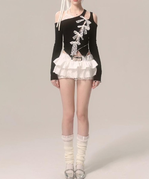 Achic(アシック)の「レースリボンアシメオープンショルダートップス(Tシャツ/カットソー・レディース・ブラック・M)」の4枚目の写真