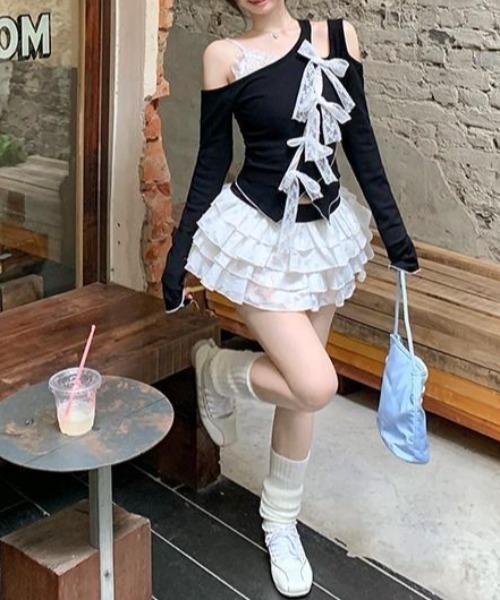 Achic(アシック)の「レースリボンアシメオープンショルダートップス(Tシャツ/カットソー・レディース・ブラック・M)」の11枚目の写真