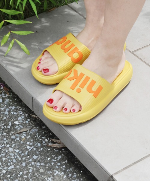 niko and...(ニコアンド)の「オリジナル ニコロゴシャワーサンダル(サンダル・レディース・ブラック/アイボリー/サックスブルー/イエロー・MEDIUM/LARGE)」の2枚目の写真